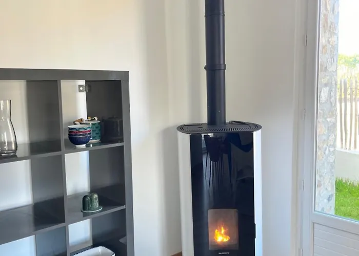 Holiday home Maison Renovee A Proche De La Mer, Classe Meuble De Tourisme 3 Etoiles *